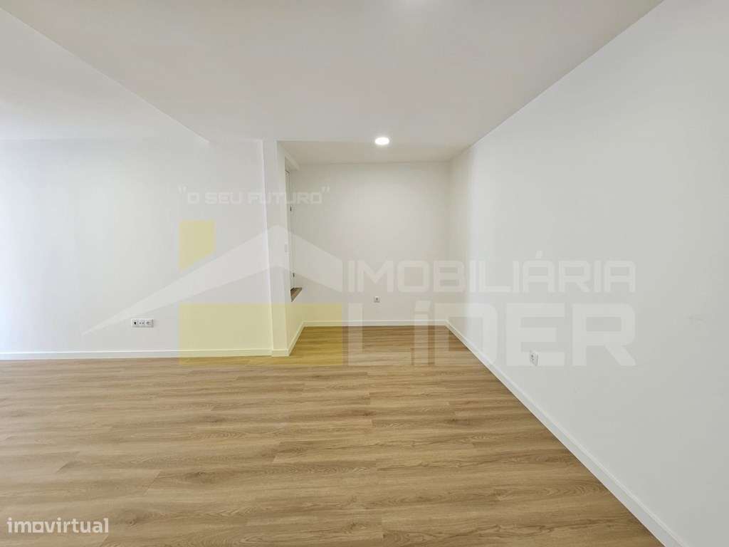 Moradia T4 na Freixofeira a 5 minutos da Freiria. 
Espaço, confort...-9