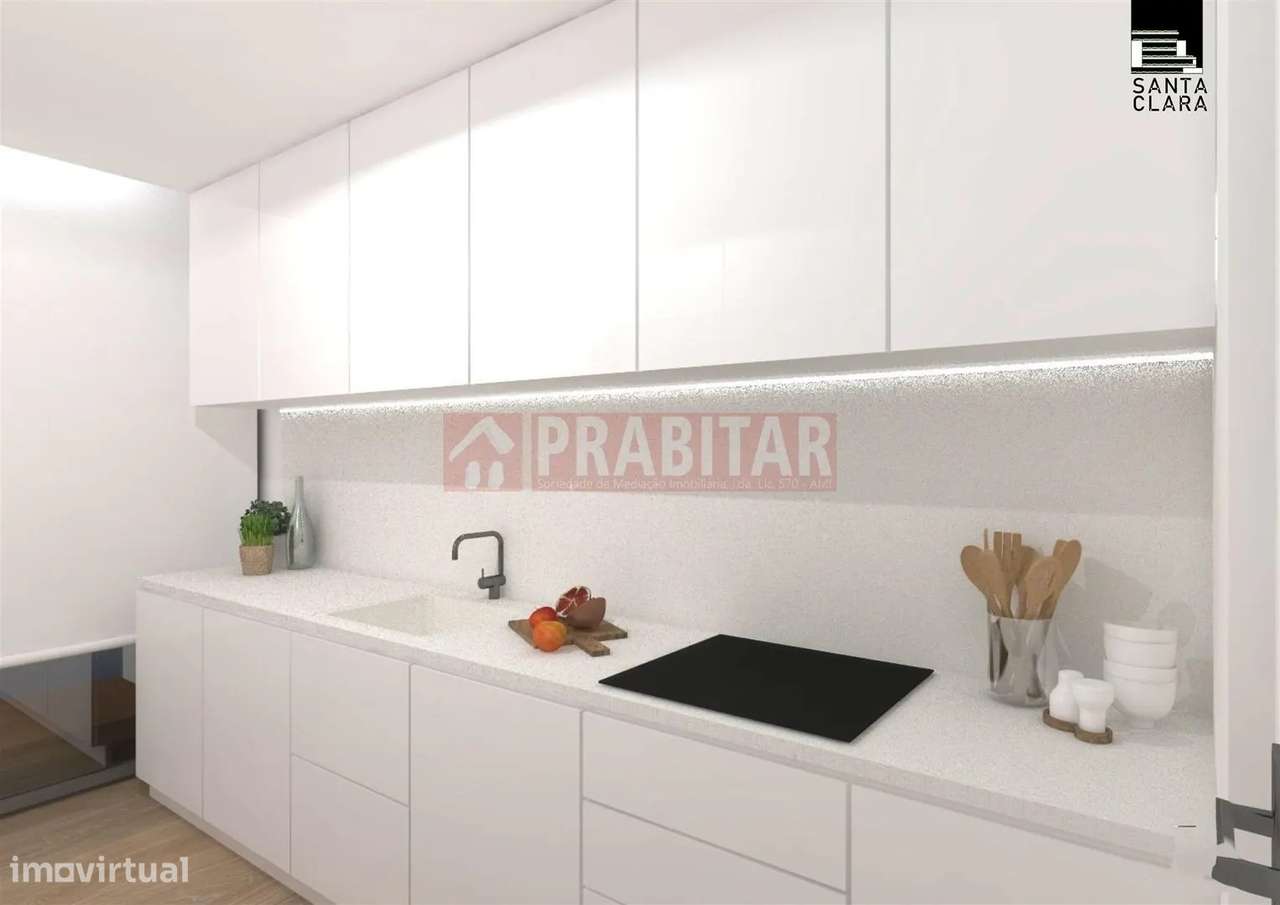 Em Santa Clara, T1 em Condomínio Fechado com Piscina e Jardim-15