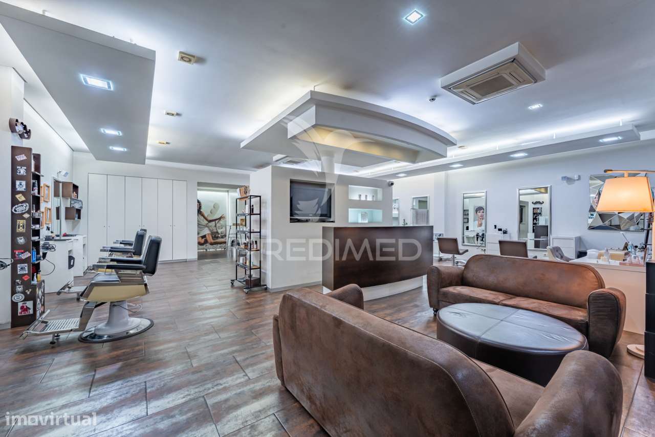 Loja junto Rotunda  Eng. Edgar Cardoso em vila Nova de Gaia - Grande imagem: 3/20