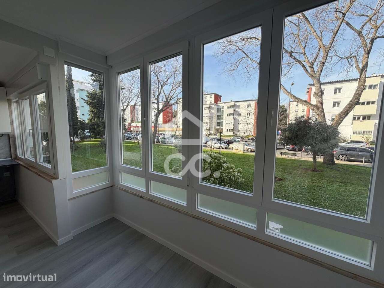 Apartamento T2 remodelado com arrecadação - Oeiras-5