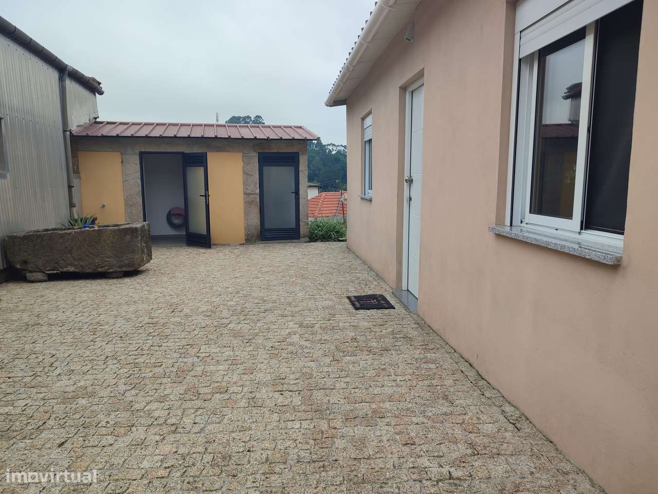 4 casas com tipologias T1, em terreno de  692m2,  à Marina do Freixo-6