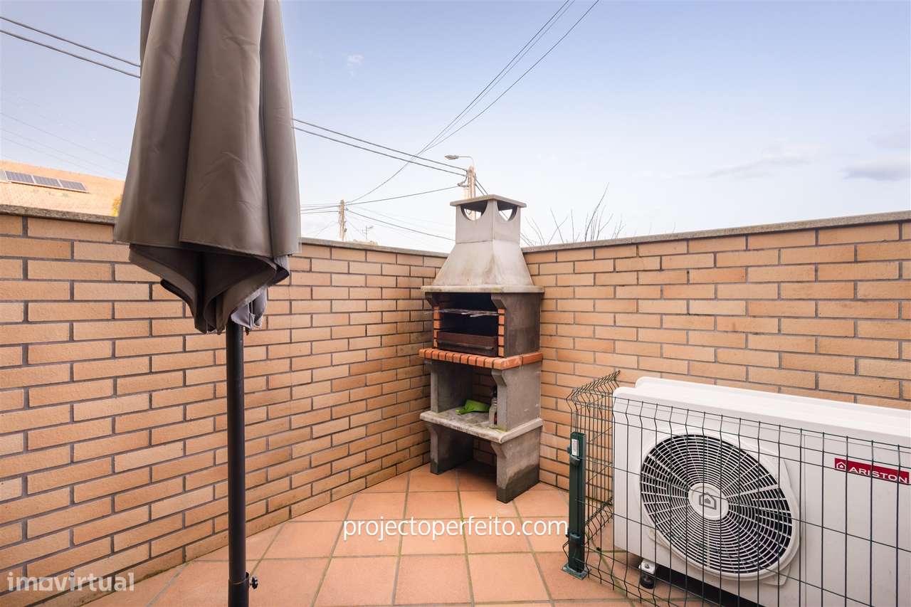 Moradia de tipologia T4+1 para venda em Perosinho, Vila Nova de Gaia-11