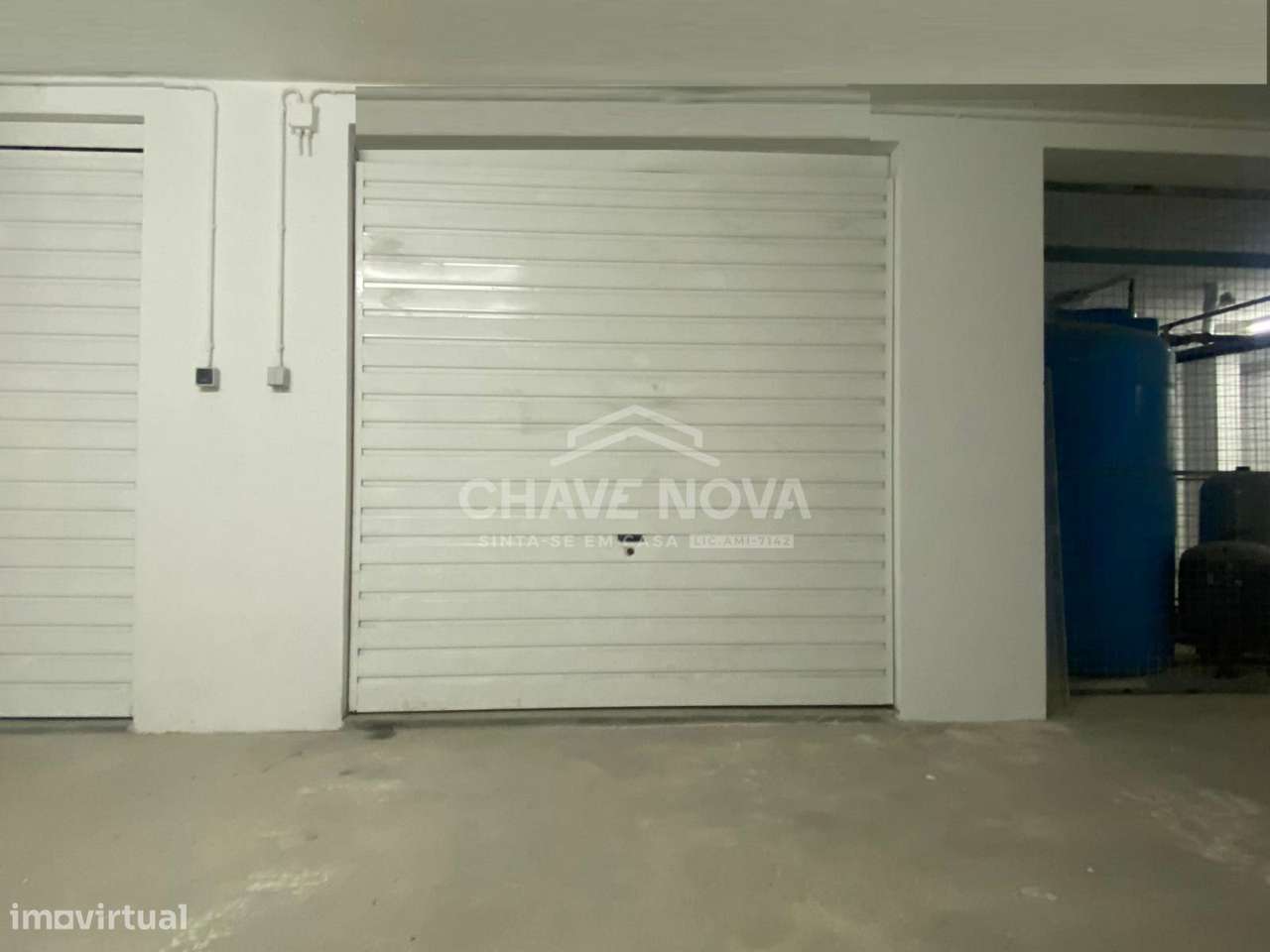 Apartamento T2 Renovado com Terraço e garagem Box-18