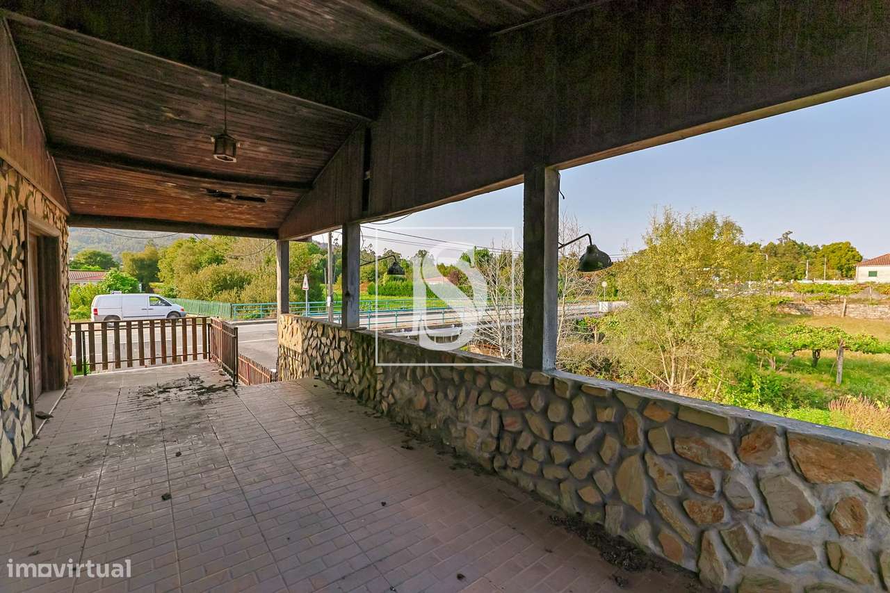 Moradia T4 c/ 376 m², jardim e riacho-6