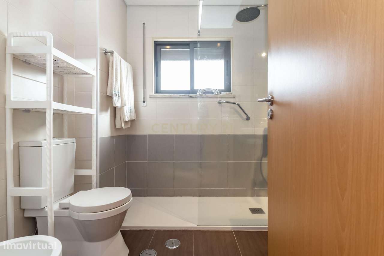 Apartamento T2 na  Quinta do Bom Retiro, Sobreda-32