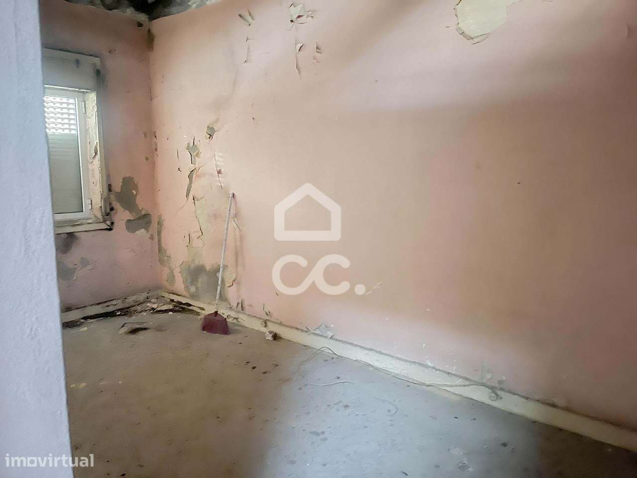 Prédio com Loja de 489 m² e 2 Apartamentos no Coração de Vila Nova de-24