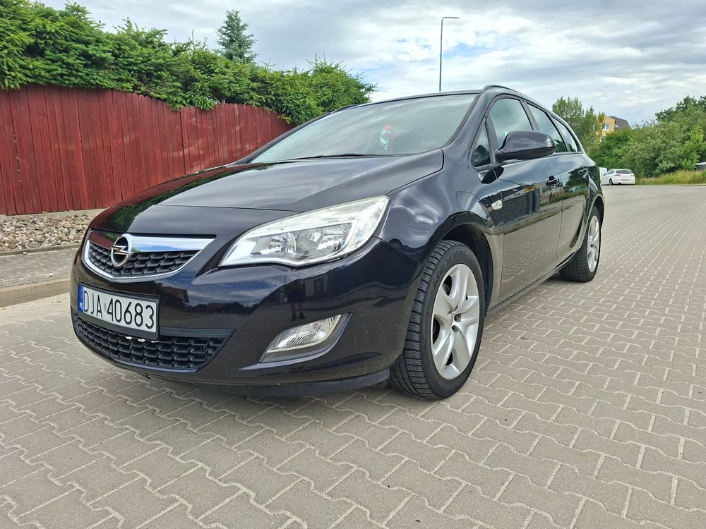 Opel Astra J 2011