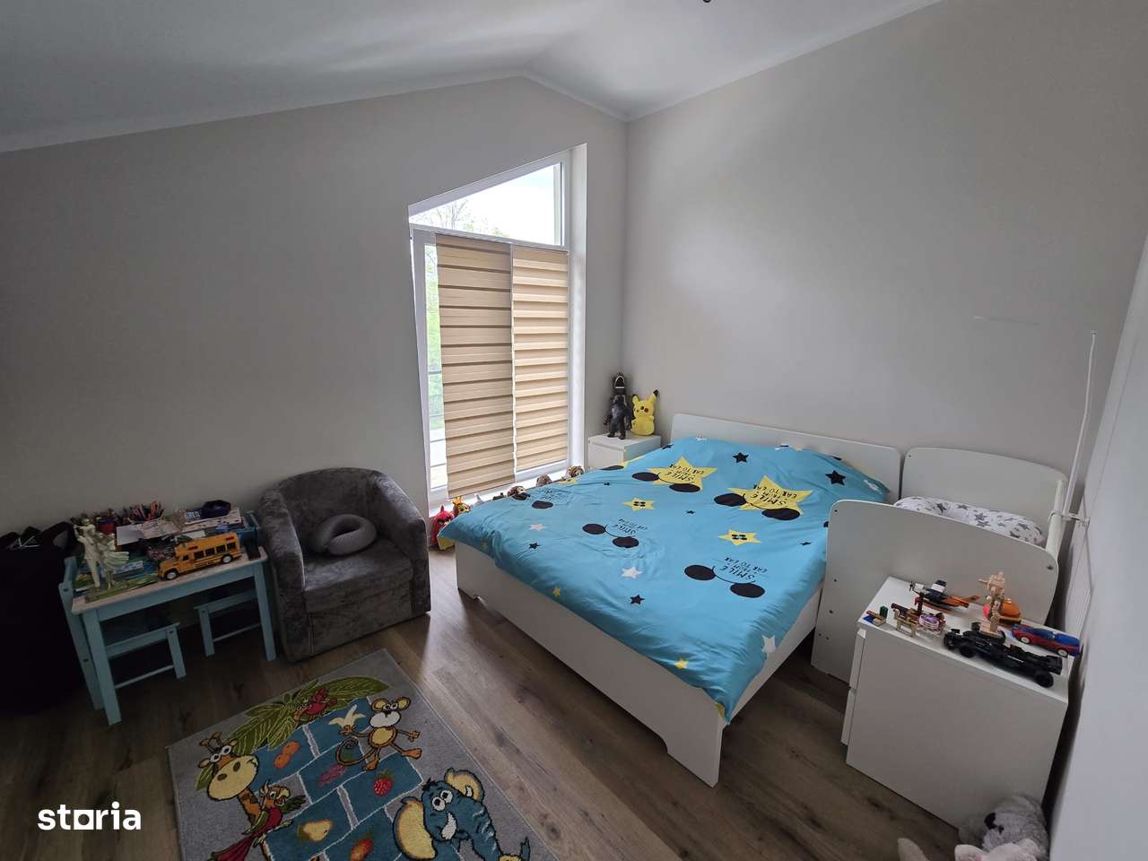 Duplex despartit prin camera tehnica - 4 camere Toate Utilitatile-12