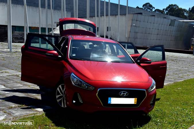 Hyundai i30 SW 1.6 CRDi Blue Comfort+Navi - 3