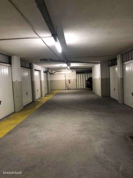Garagem box fechada – 40,5 m² – junto ao Colégio dos Carvalhos - Grande imagem: 5/7