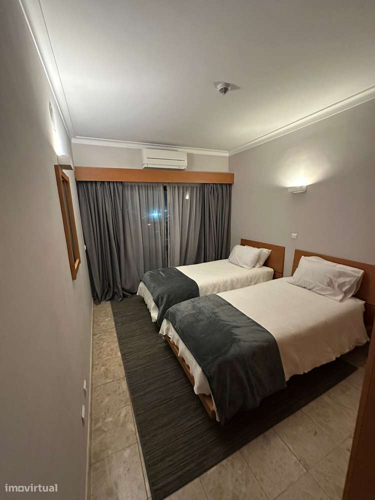 Apartamento T1 com lugar de parqueamento e piscina-8