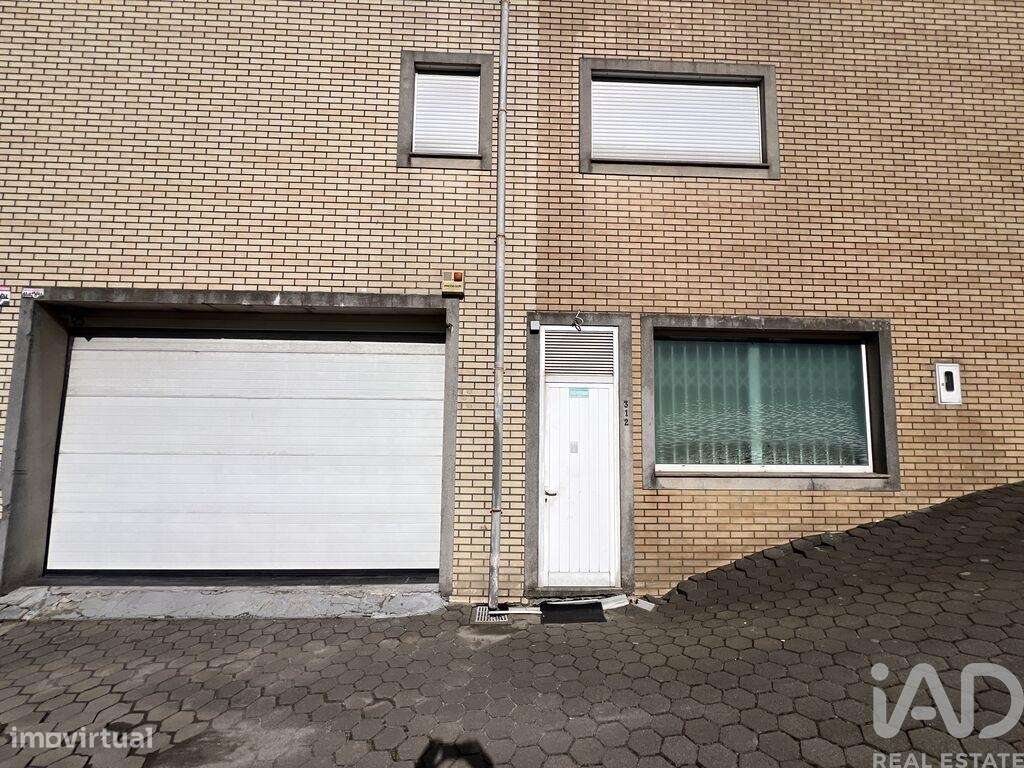 Hangar em Baguim do Monte (Rio Tinto) de 310,00 m2 - Grande imagem: 5/10