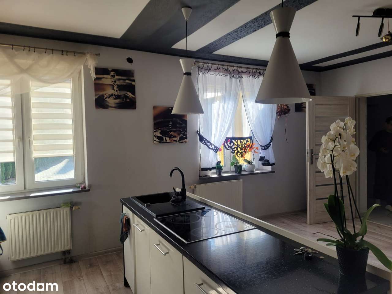 Przestronny dom z garażem-0