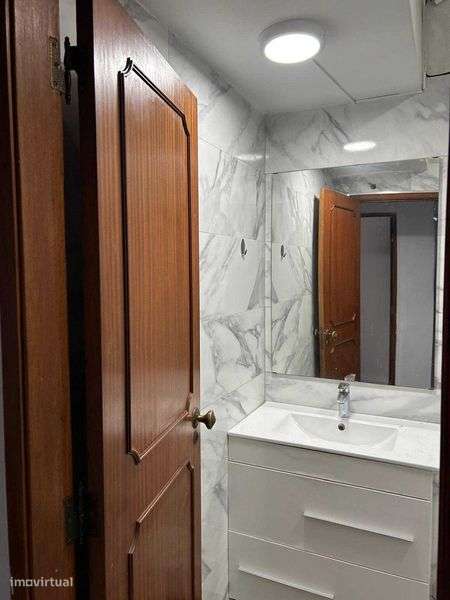 Apartamento T2 no Feijó 1º Andar, próximo a escolas e transporte. - Grande imagem: 5/10