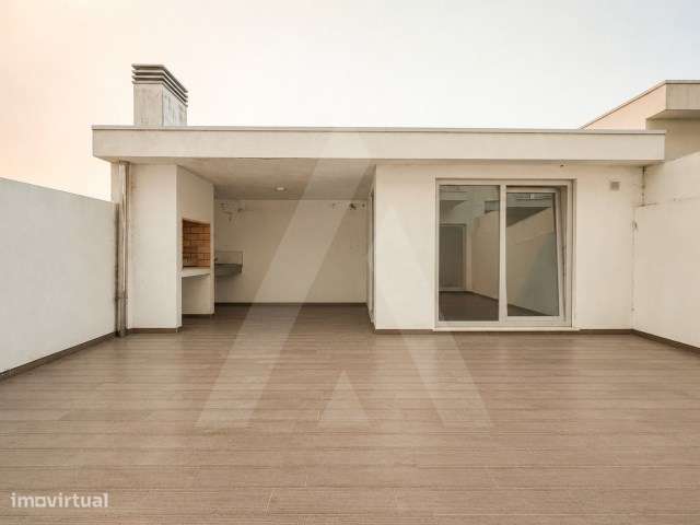 Moradia T4 de arquitetura moderna localizada em Aradas-30