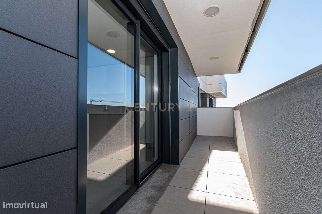 Penthouse T5 de luxo com vista rio – Carnaxide-33