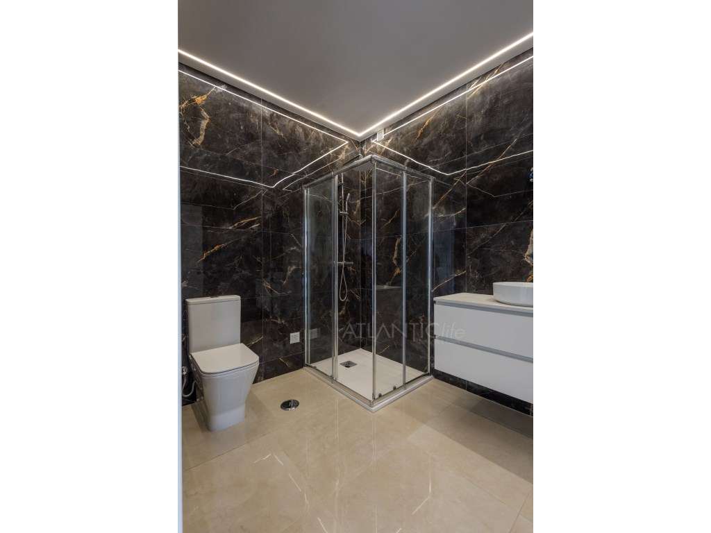 Moradia T3 Amadora com Excelentes Áreas e Espaço Exterior-12