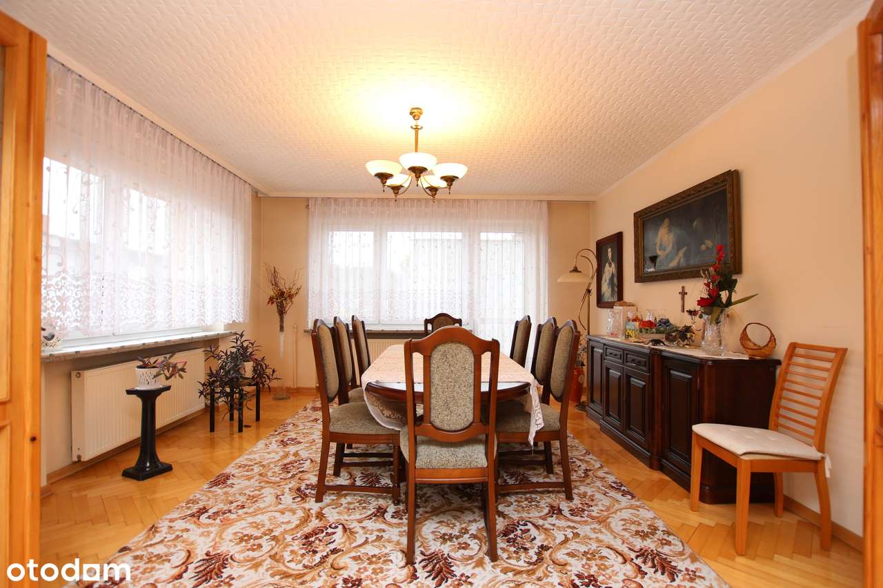 Dom dla dwóch rodzin, w bardzo dobrej lokalizacji.