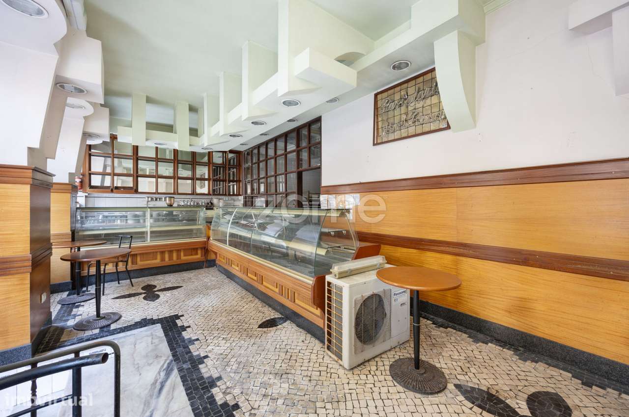 Loja perto da praia da Nazaré - Grande imagem: 1/47