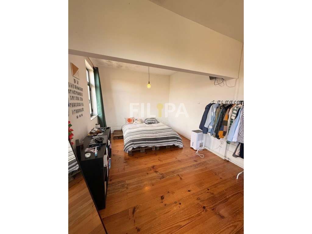 Moradia com 4 frentes no centro de Recarei - espaço, luz e excelent...-13