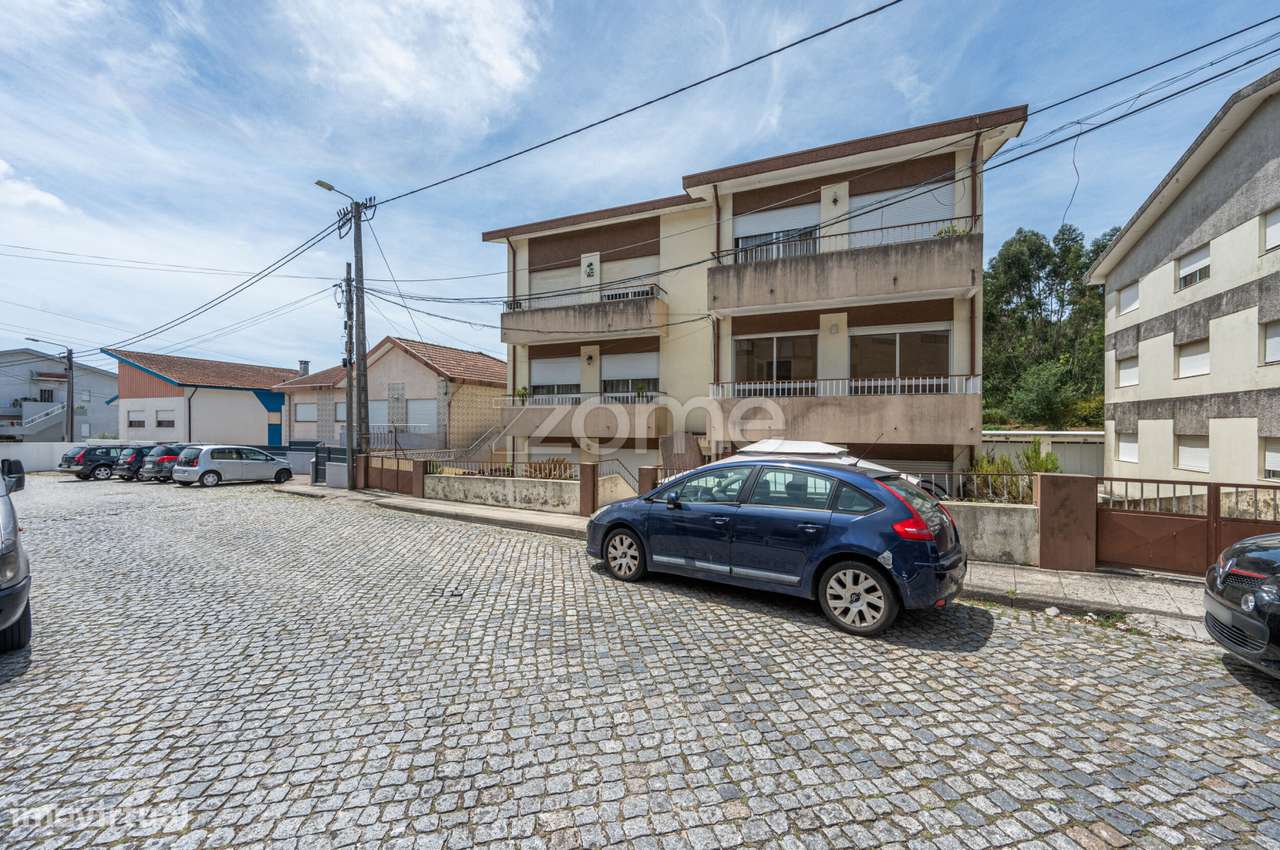 Apartamento T3 Renovado com Garagem Box em Águas Santas-19
