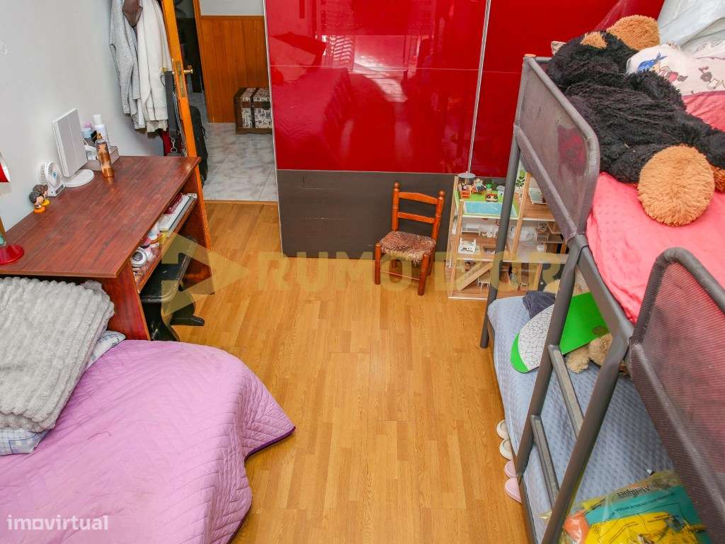 Apartamento T2 em excelente estado de conservação a 2 minutos da A1-18