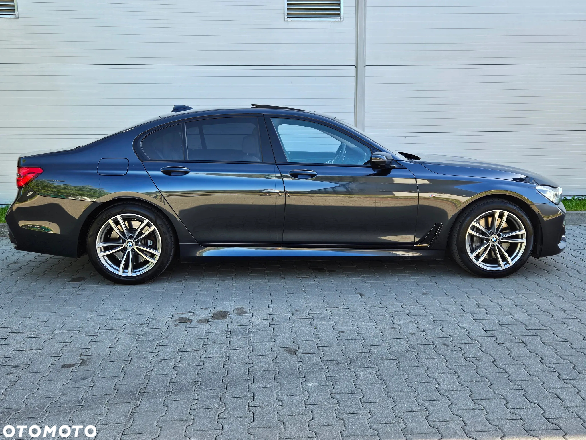 BMW Seria 7 750i xDrive - 23