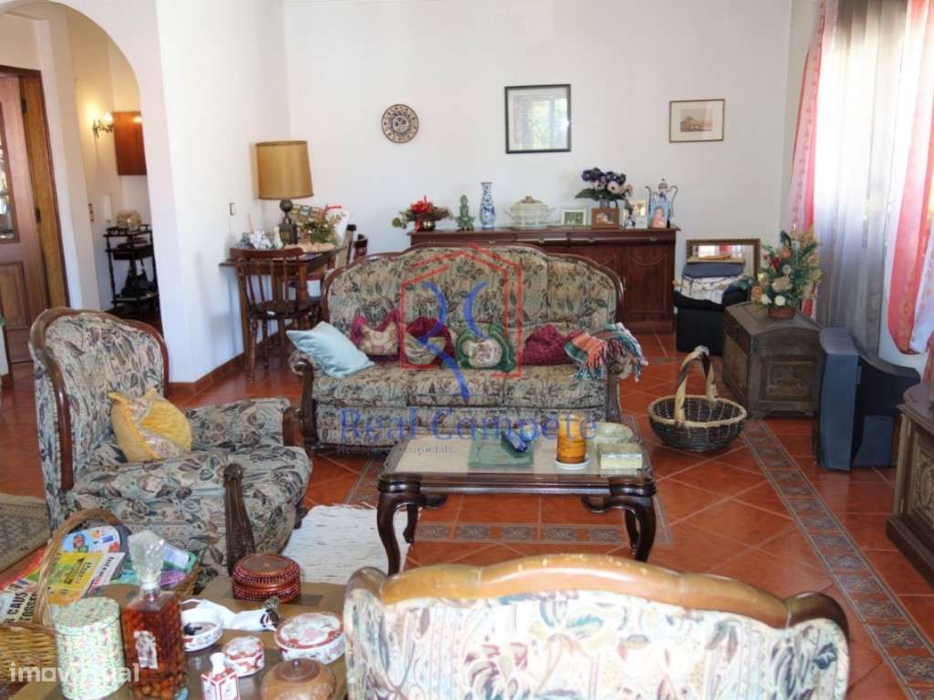 Moradia V3 e Estabelecimento em Ch. de Caparica, Almada - Grande imagem: 5/26