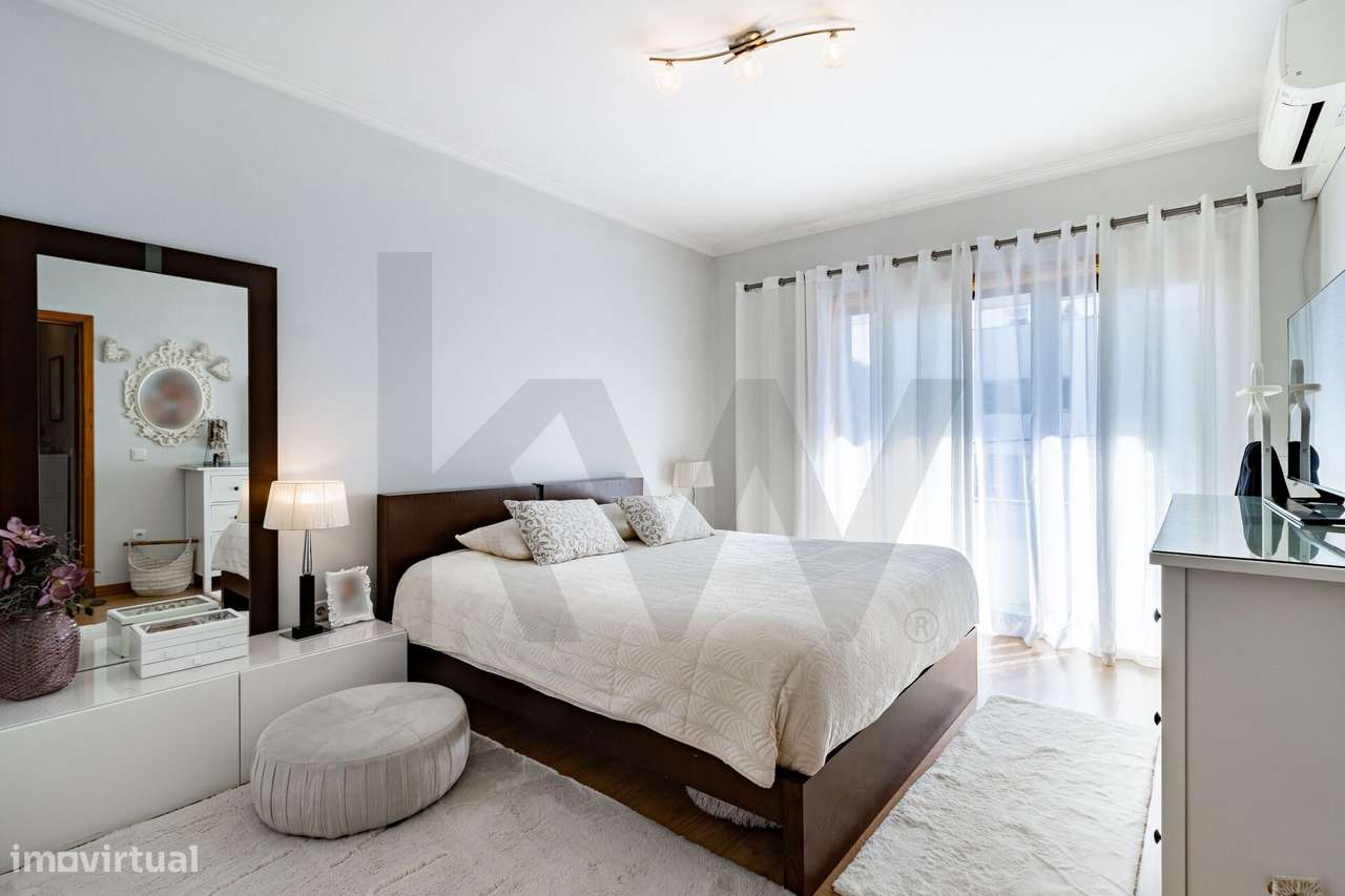 MORADIA EM BANDA T3-32