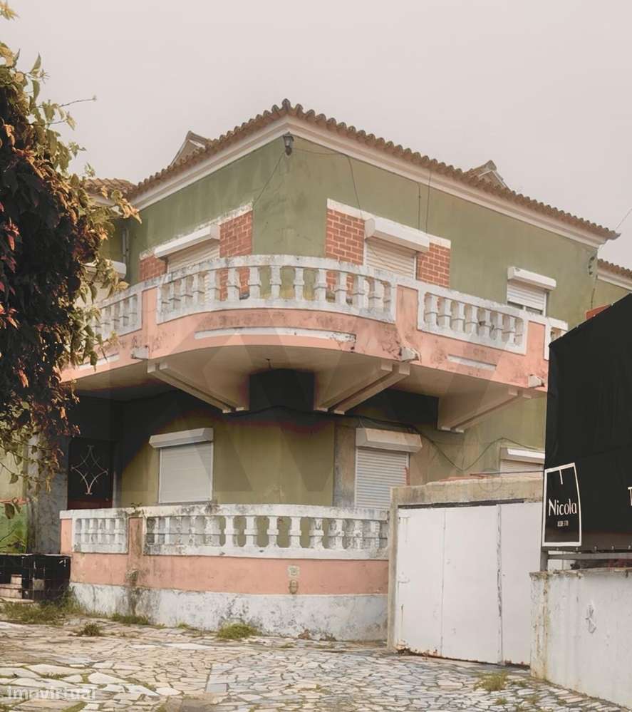 Predio Em Propriedade Total Com Habitacao E Comercio Oportunidade De