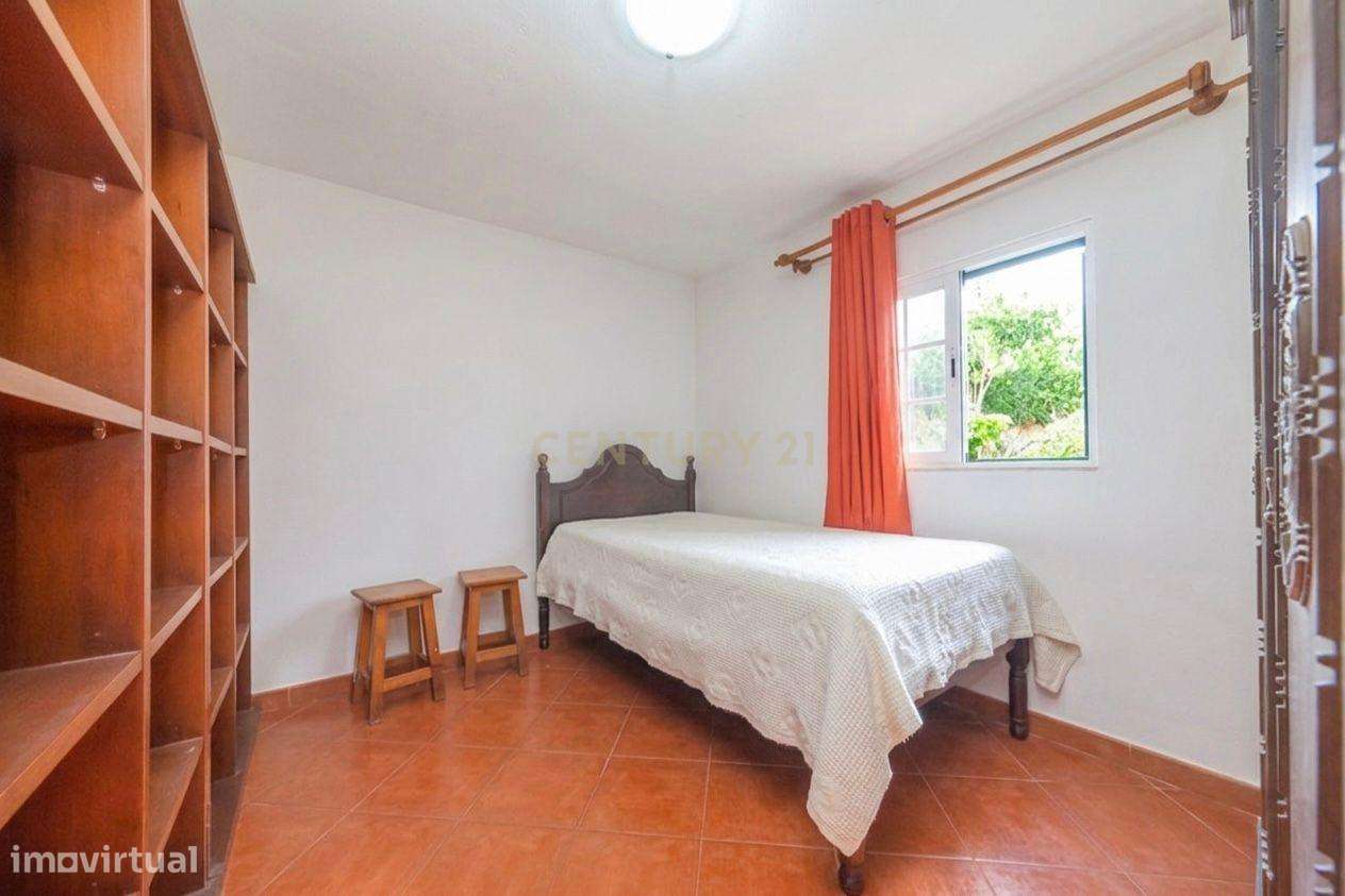 Moradia T2 com Terraço, Quintal e Vista Rio no Casal das Figueiras, Se-9