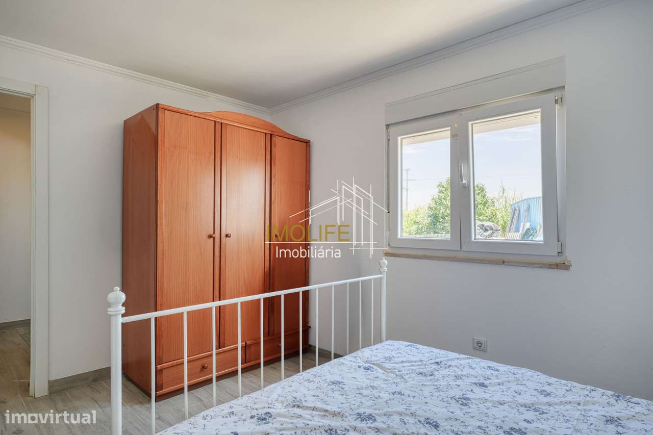 Moradia T4 com Piscina + Moradia T1 - Moita-46