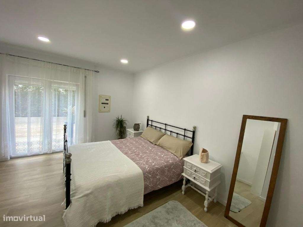 Vende-se moradia T8 junto á Praia da Assenta-23