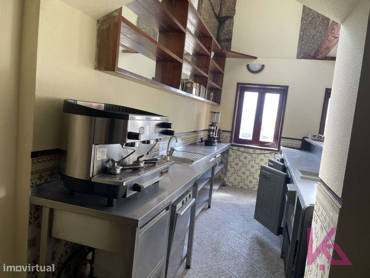 Restaurante com Apartamento T1-6