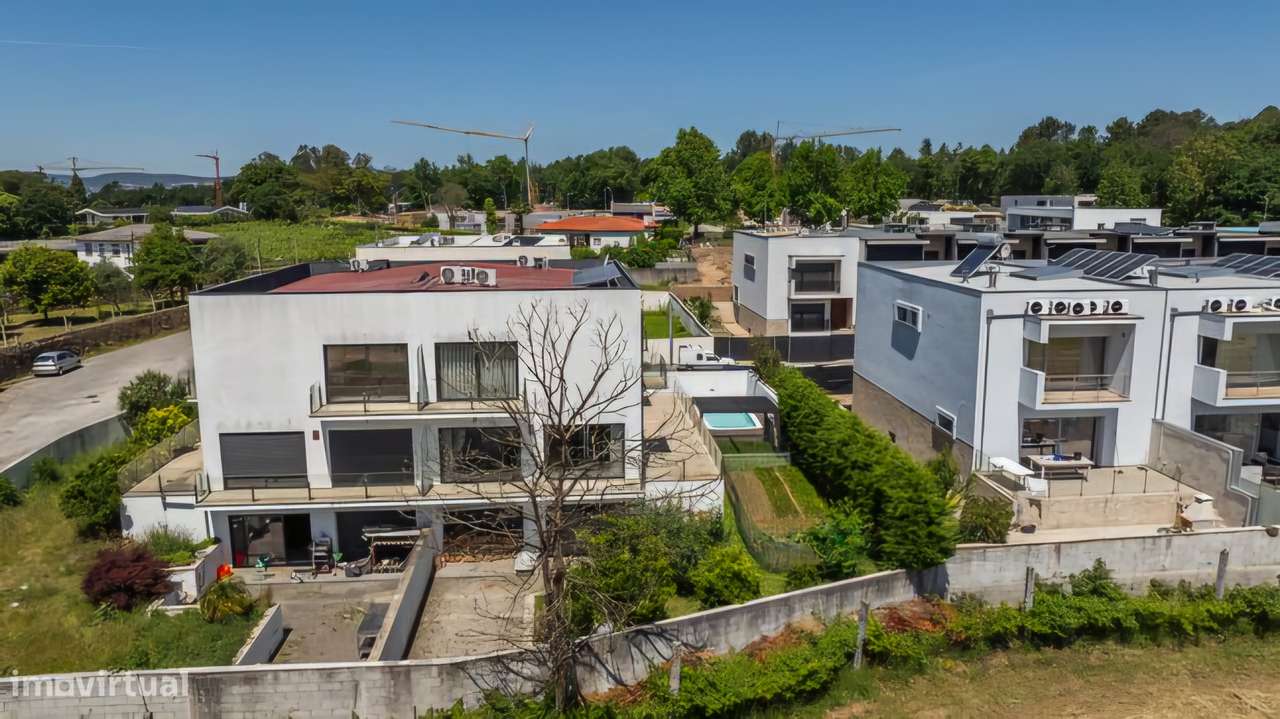 Moradia T4 com 2 Suites em Dume - Braga-41