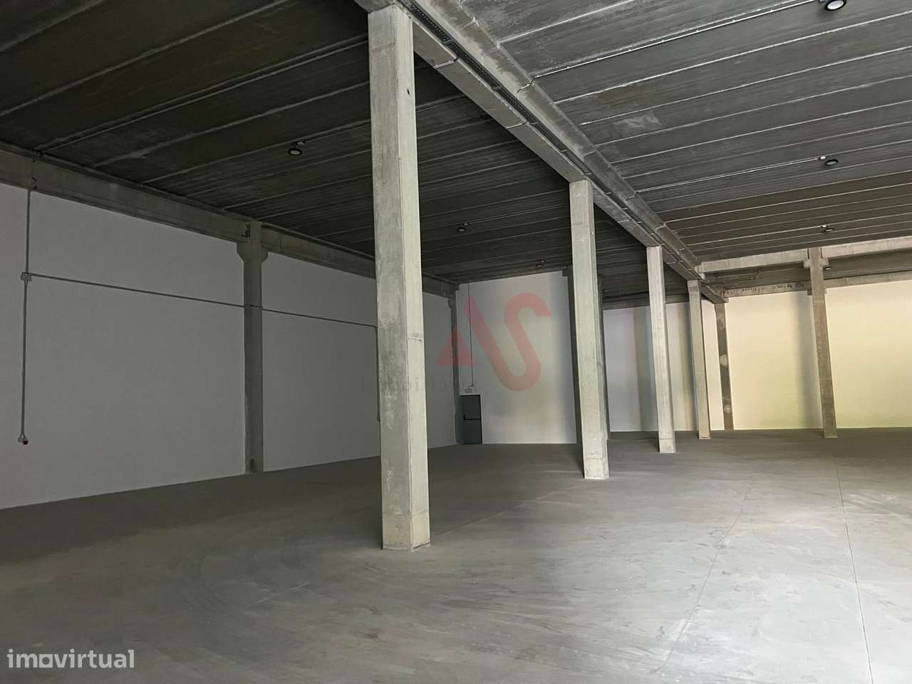 Pavilhão com licença para indústria em S. Martinho do Campo junto à VI - Grande imagem: 5/17