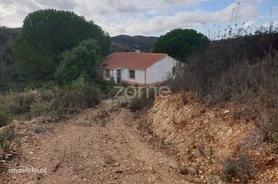 Moradia isolada T2 com terreno em Perna Seca, Messines