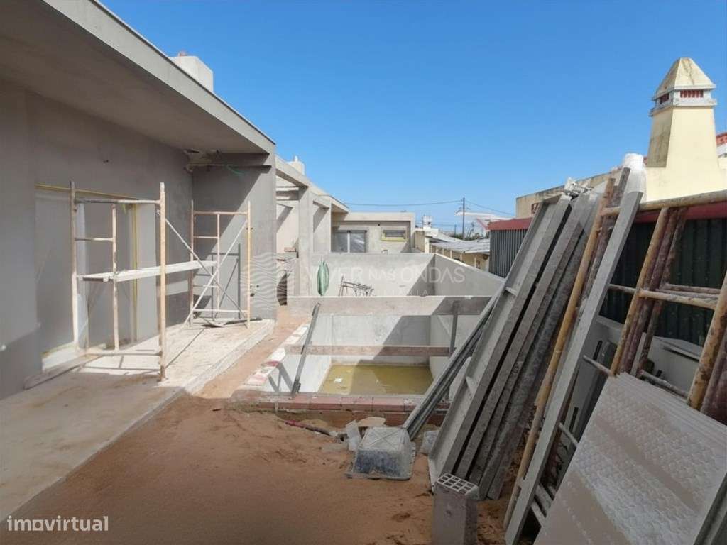 Oferta Escritura Moradia T3 Terrea Piscina Fernao Ferro