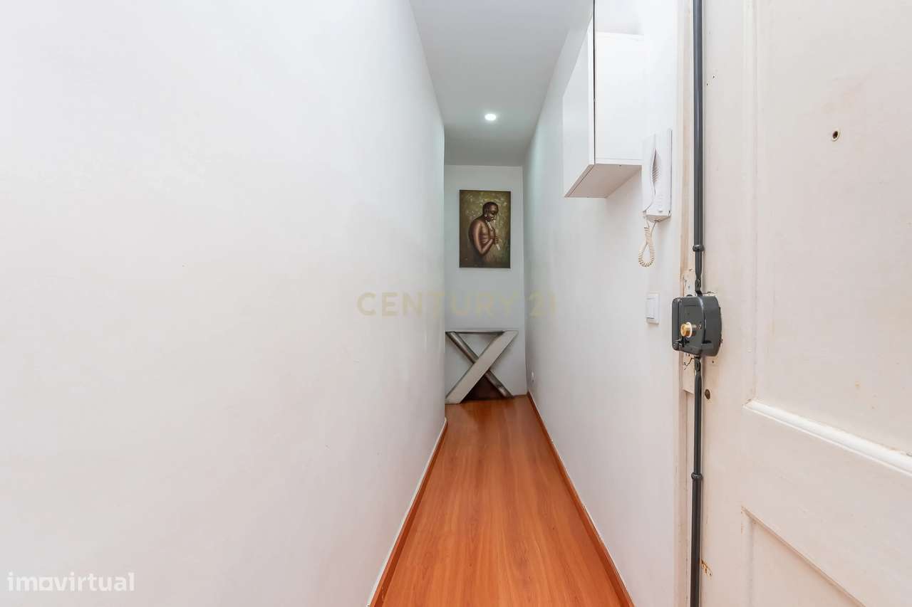 **Apartamento T5 com Potencial Único na Graça** - Grande imagem: 3/25