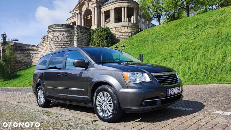 Chrysler Town & Country 3.6 Limited - 1