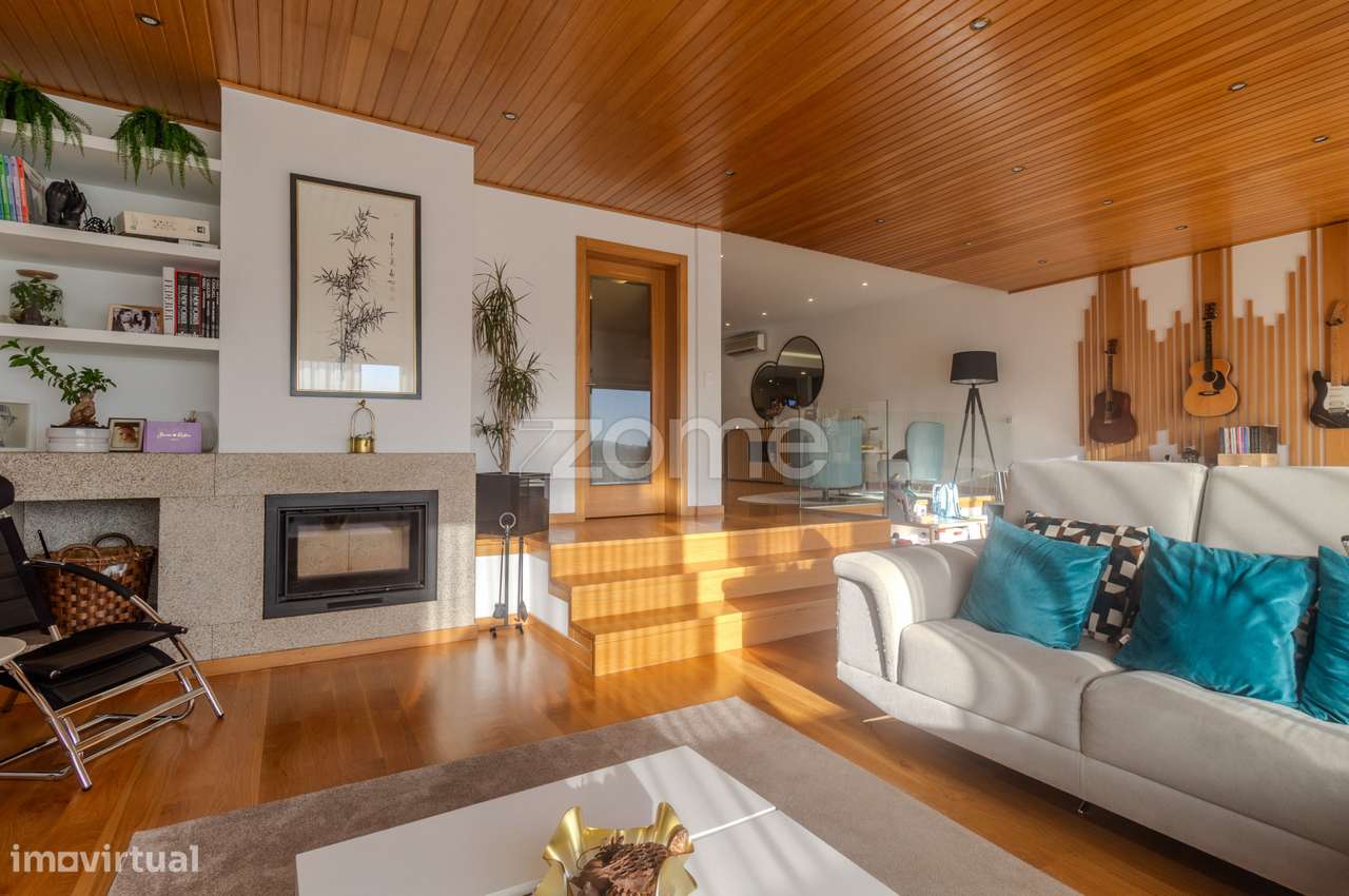 Moradia T4 Piscina e Vista Rio na Encosta do Douro-12