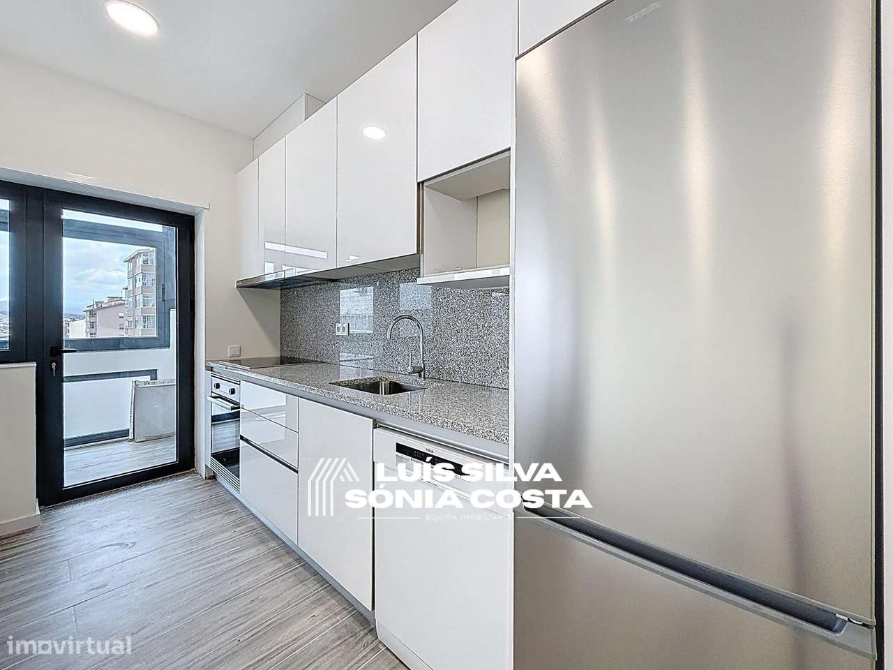 Apartamento T4 Totalmente Remodelado com 2 Varandas e Elevador –...-5