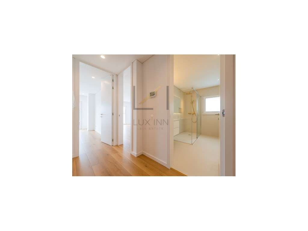 Moradia de Luxo T4 , São Pedro Do Estoril, com Piscina e Garagem-35