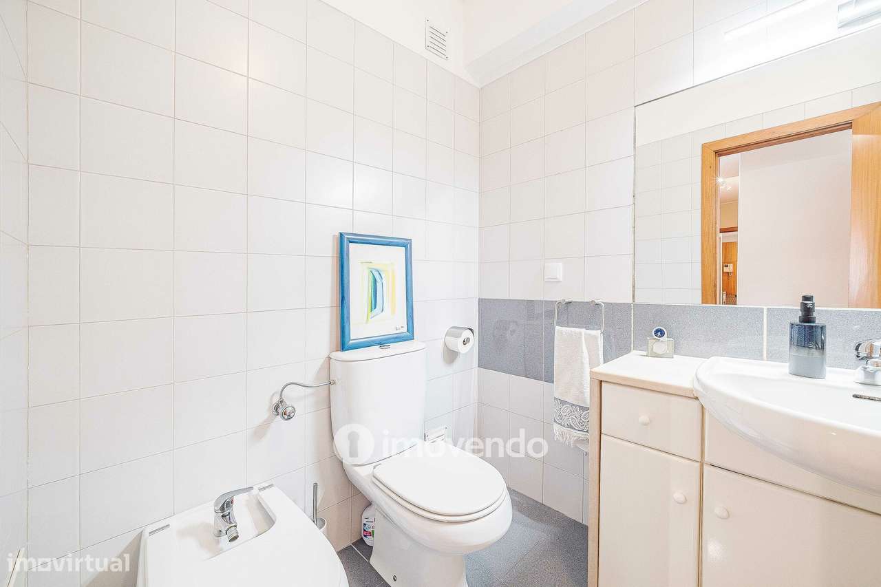 Apartamento T3, com garagem e arrecadação, na Ramada-33