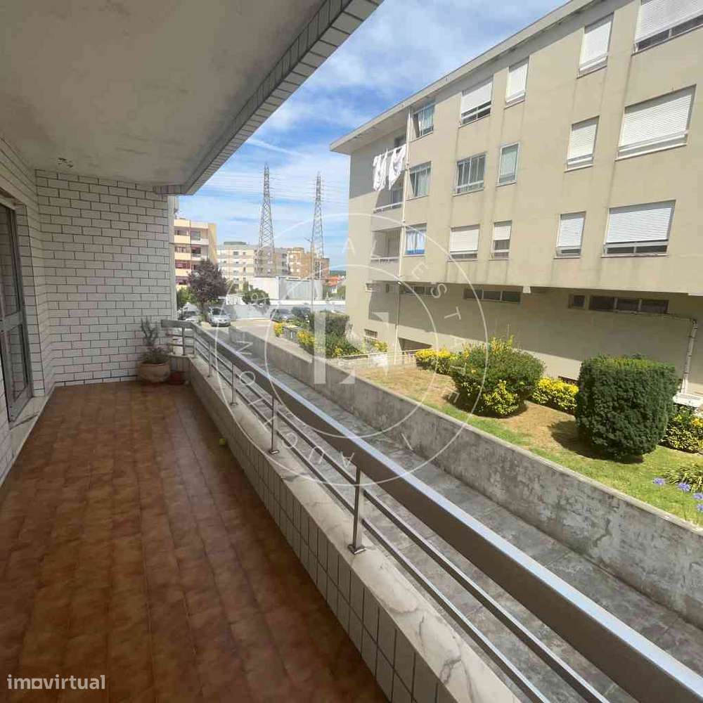 Apartamento T2 com Garagem e Arrumos | Urb. dos Altos | Cidade da Maia-8