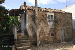 2 Moradias de xisto em aldeia histórica de Penamacor