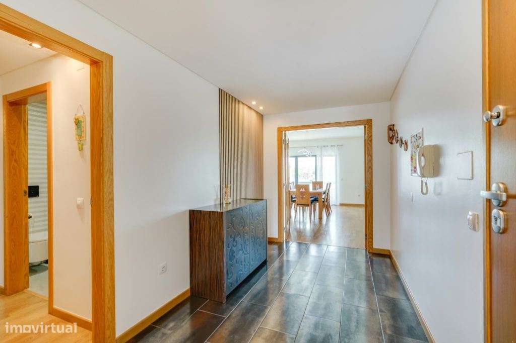 T4 de Luxo remodelado com 225 m², 2 Parqueamentos e Excelente Local...-8