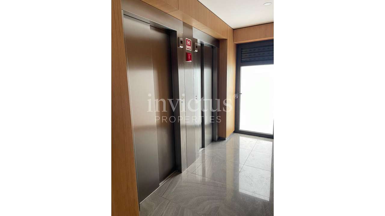 Apartamento T3 em plena Av. da Boavista-19