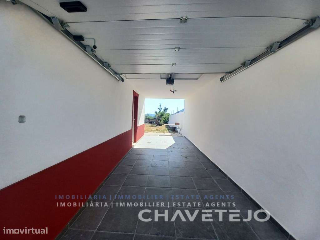 Moradia T2 recuperada com logradouro próxima de bons acessos. - Grande imagem: 4/28