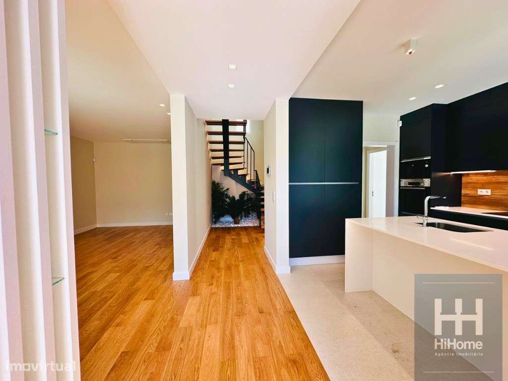 Moradia Unifamiliar T3 com 3 Suites no Centro do Funchal - Zona do Til - Grande imagem: 4/44